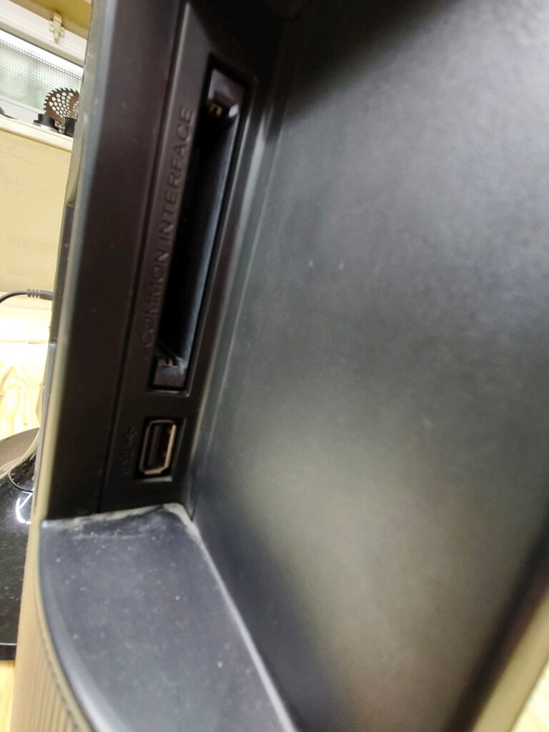 Samsung T24C300EW 24" Full HD Monitör/TV - Panel Arızalı - 2