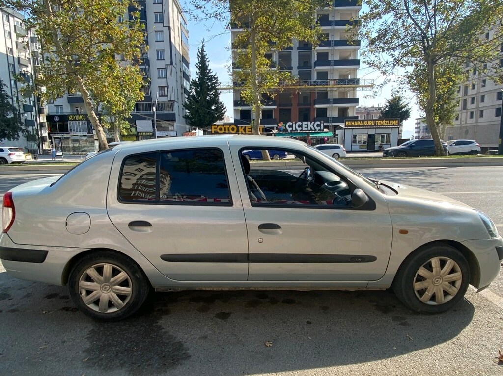 Sahibinden, düşük kilometreli 2005 Clio - 4