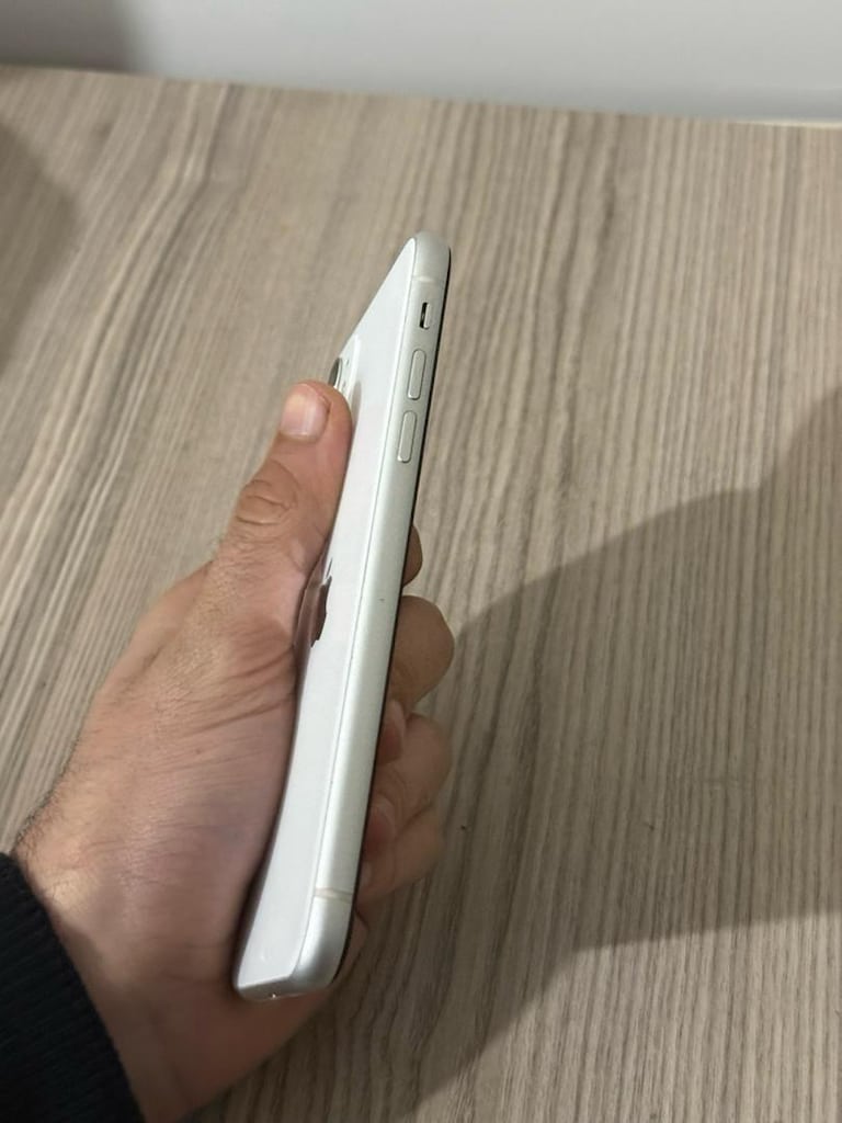 Apple iPhone 11 128 GB - 2