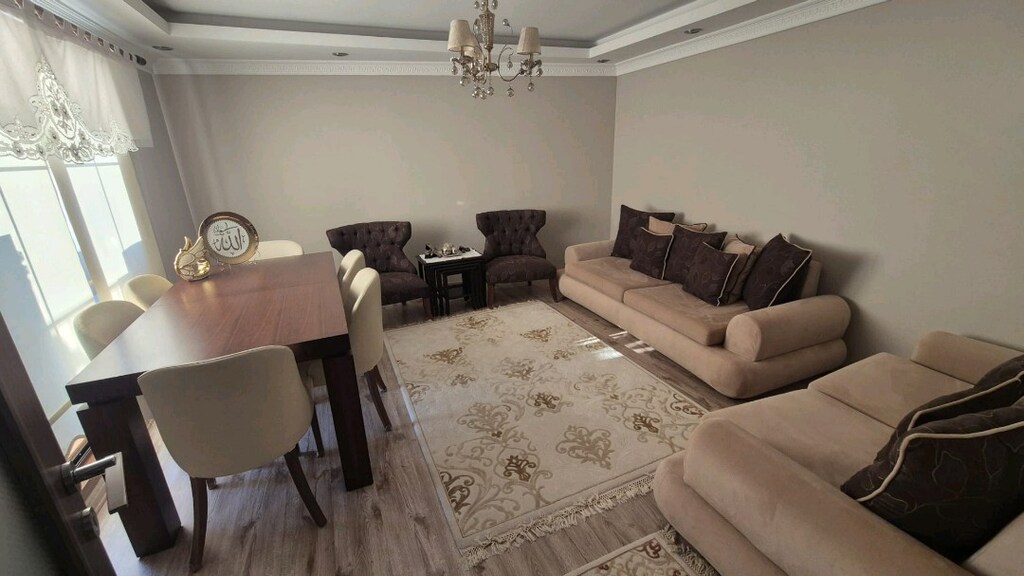 Titiz ve temiz kullanılmış yeni gibi 3+2+1+1 ve masa sandalye takımı - 5