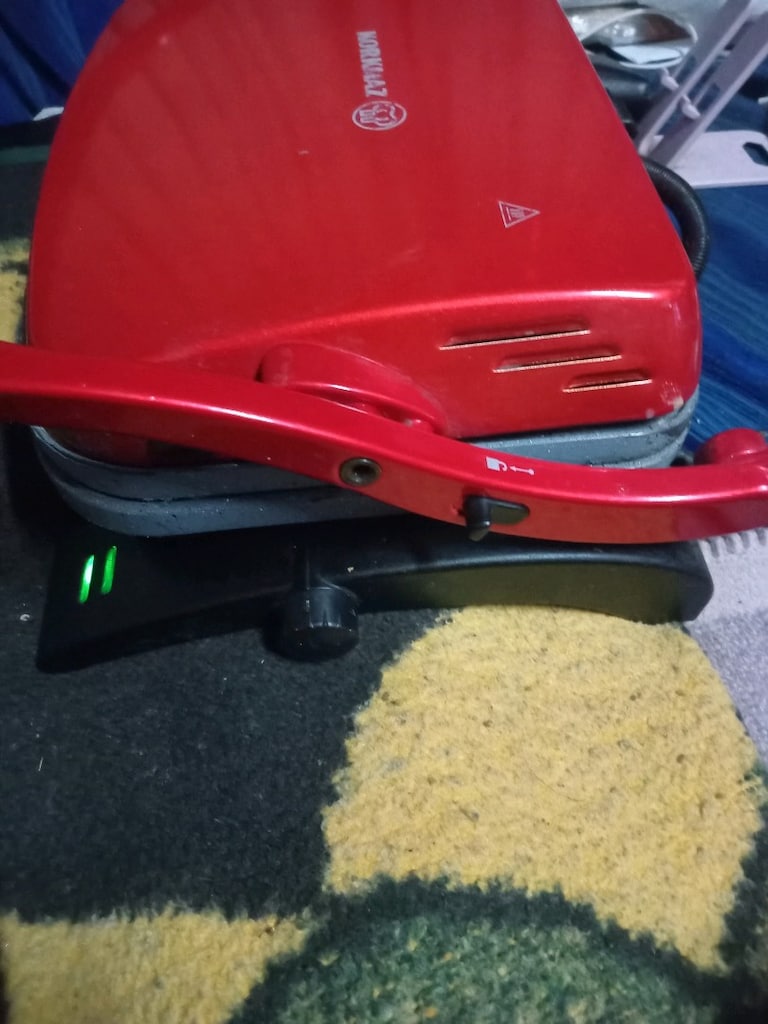 KORKMAZ MARKA BÜYÜK BOY TOST MAKINESI VE GRIL ISITMA YAPMIYOR - 6