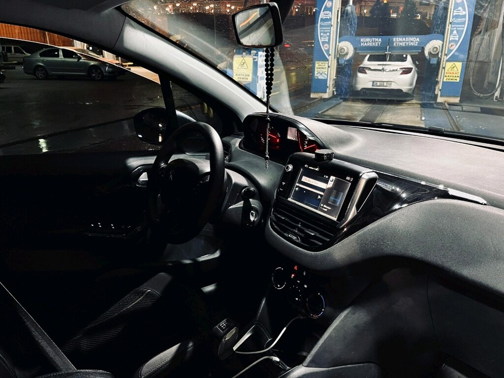Peugeot 208 1.4 HDI 2012 - 12