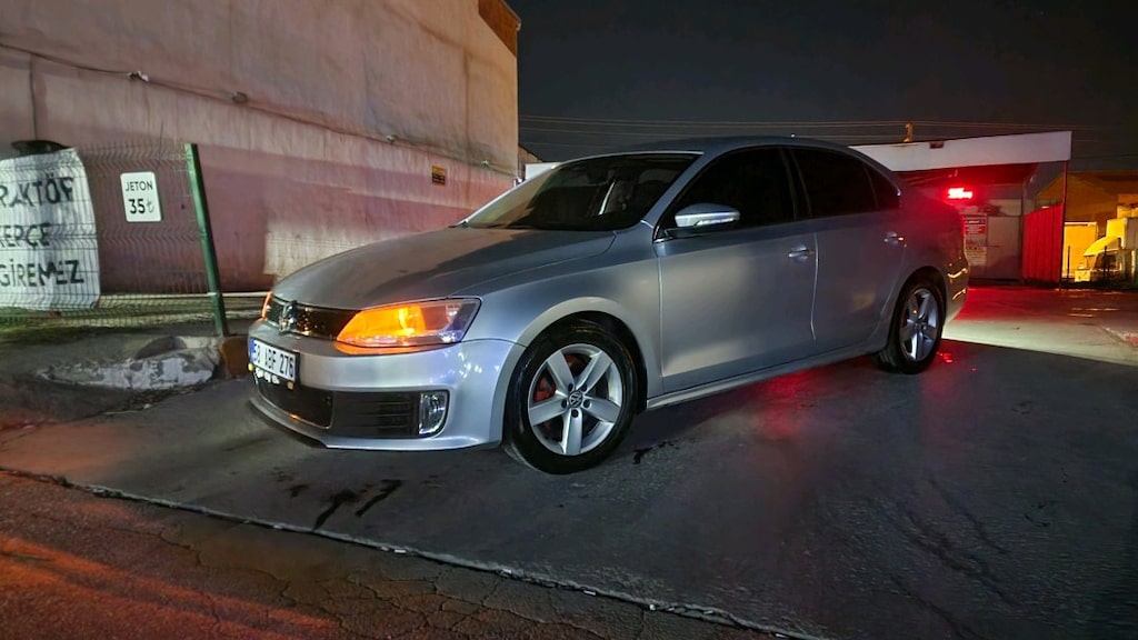Volkswagen Jetta GLI - 7
