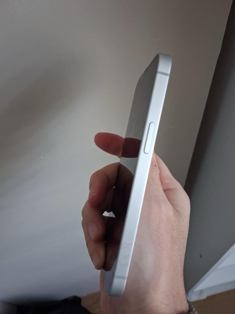 İPhone 16e - 5