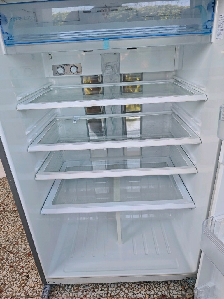 Sharp 600 litrelik buzdolabı - 2