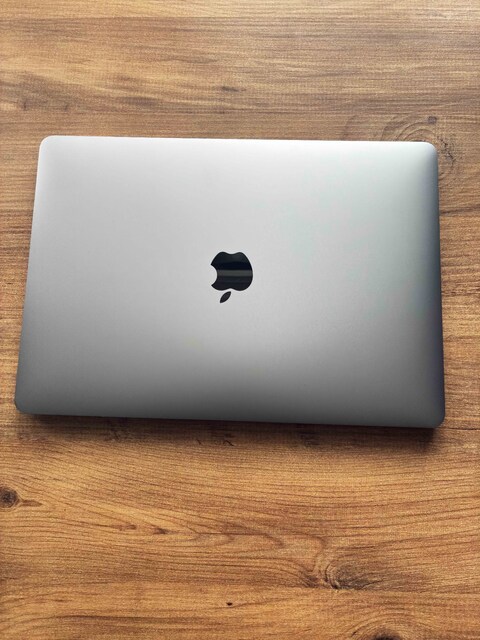 MacBook Pro 13 inç M1 - 16GB RAM / 256GB SSD - Kutu + Fatura Mevcuttur