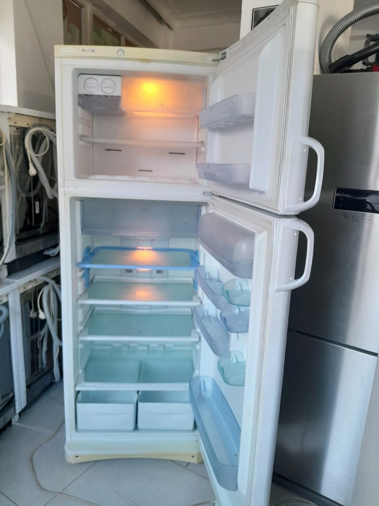 Temiz sağlam çalışır durumda ariston marka no frost buzdolabı - 6