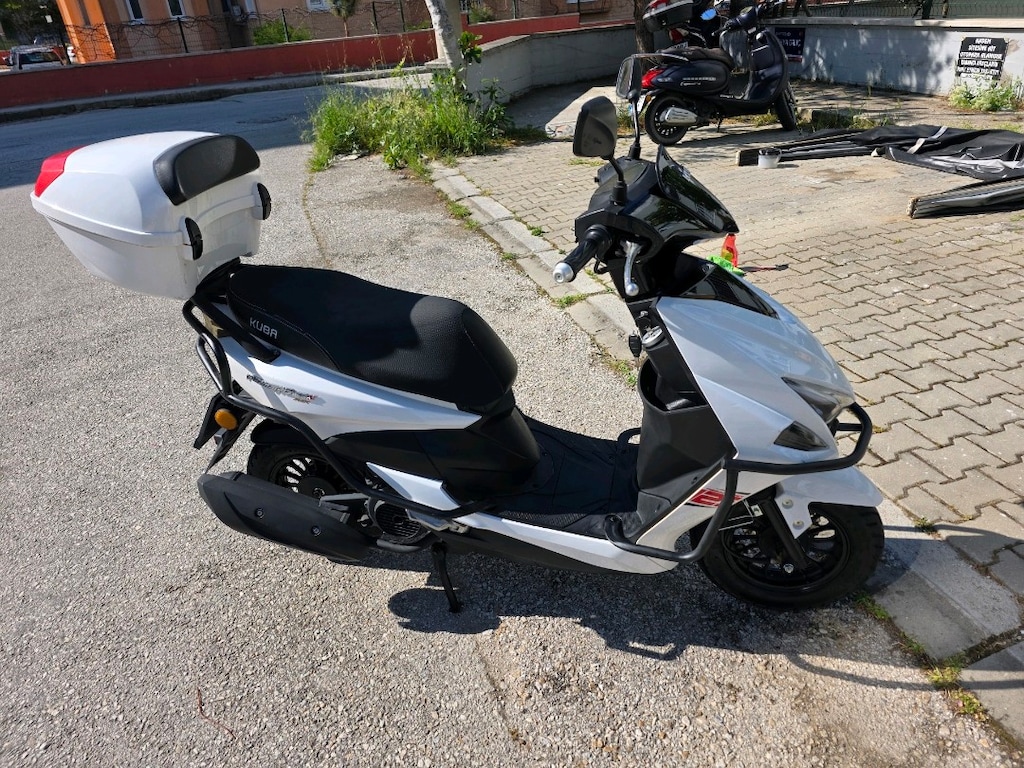 Temiz düşük km Kuba pesaro125xmax - 3