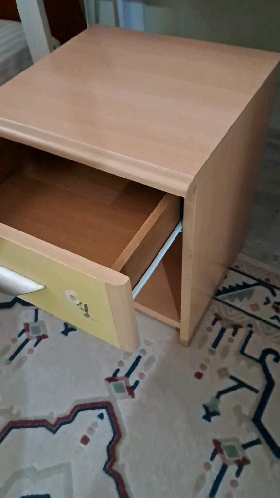 ahşap çekmeceli komodin - 2