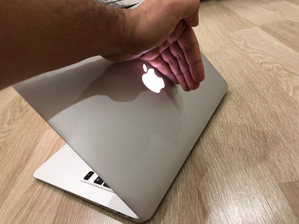 APPLE MACBOOK LAPTOP 2017 - 5