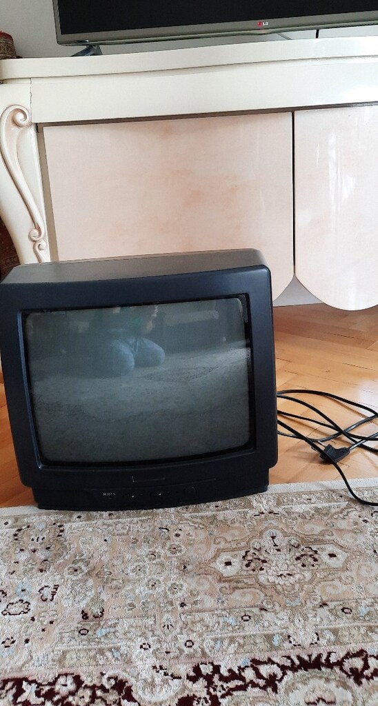 37 ekran TV. - 3