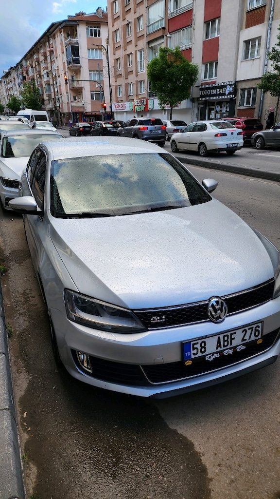 Volkswagen Jetta GLI - 4