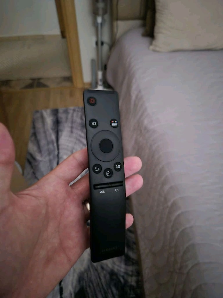 Samsung 55 KU 7000 - 2