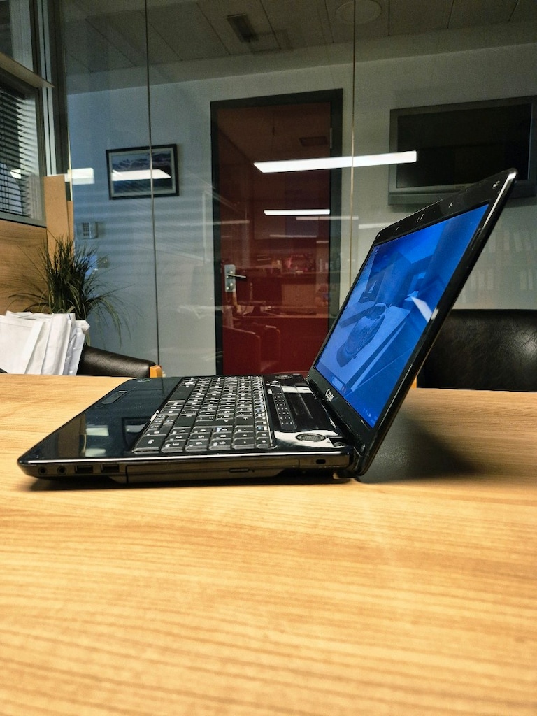 Laptop CASPER i3 İşlemci Çift Ekran Kartı 8GB Ram SSD - 4