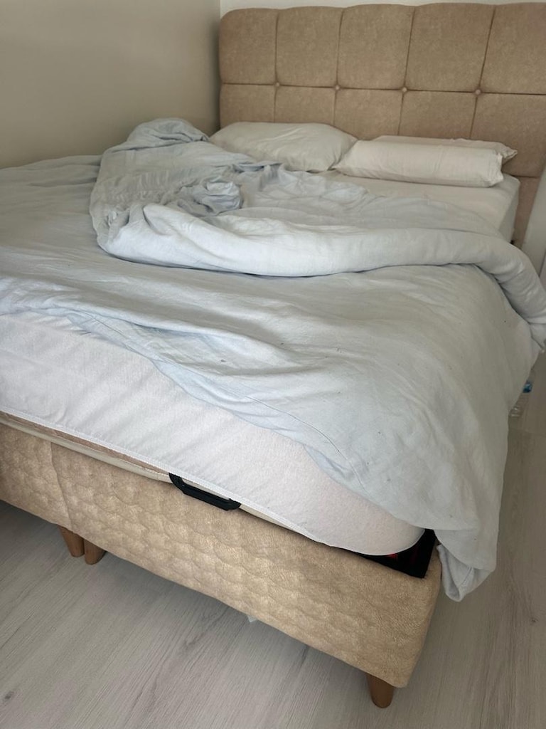 Satılık Çift Kişilik Yatak Seti (Yatak + Baza + Başlık)