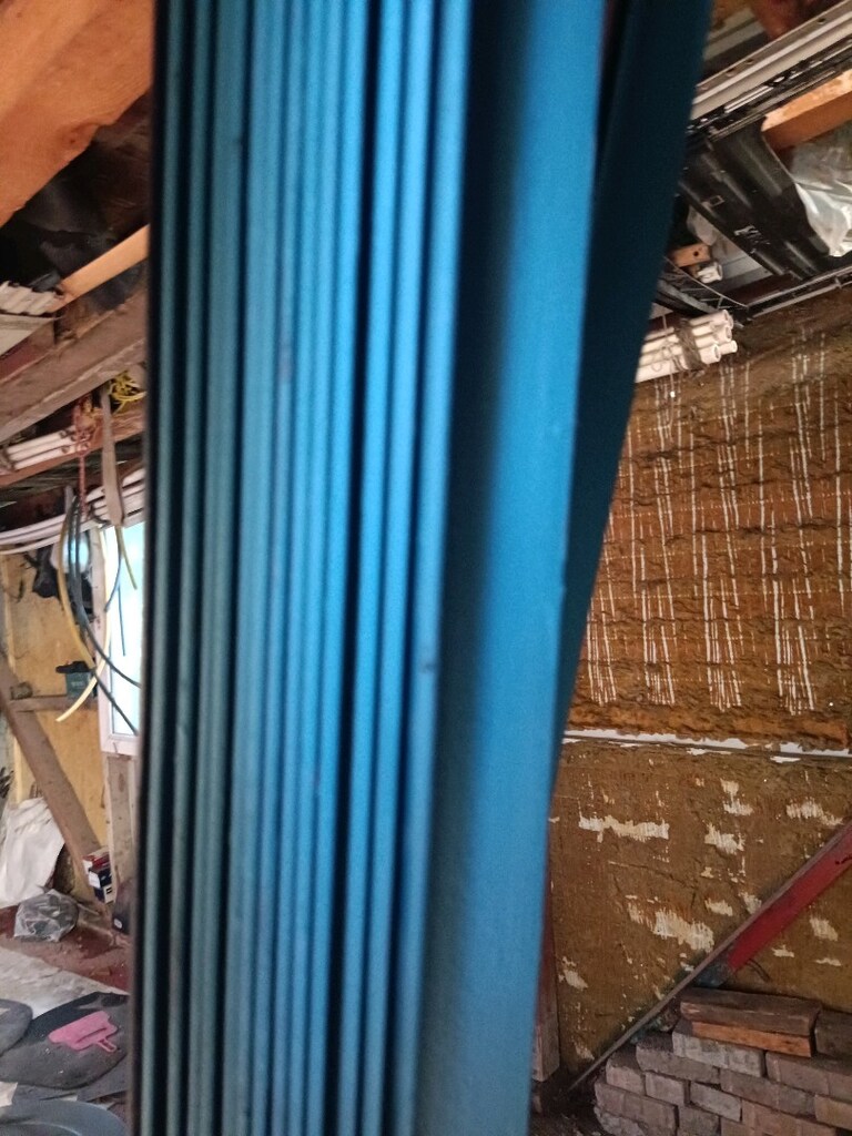 satılık 40*40 köşebent 4 millik kalınlıkta boy2metre komple boyanmış - 2