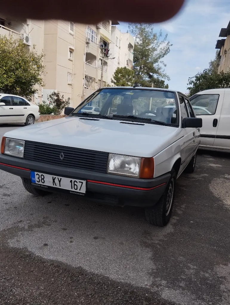 renault-9-gte-broadway-araba-1678895526
