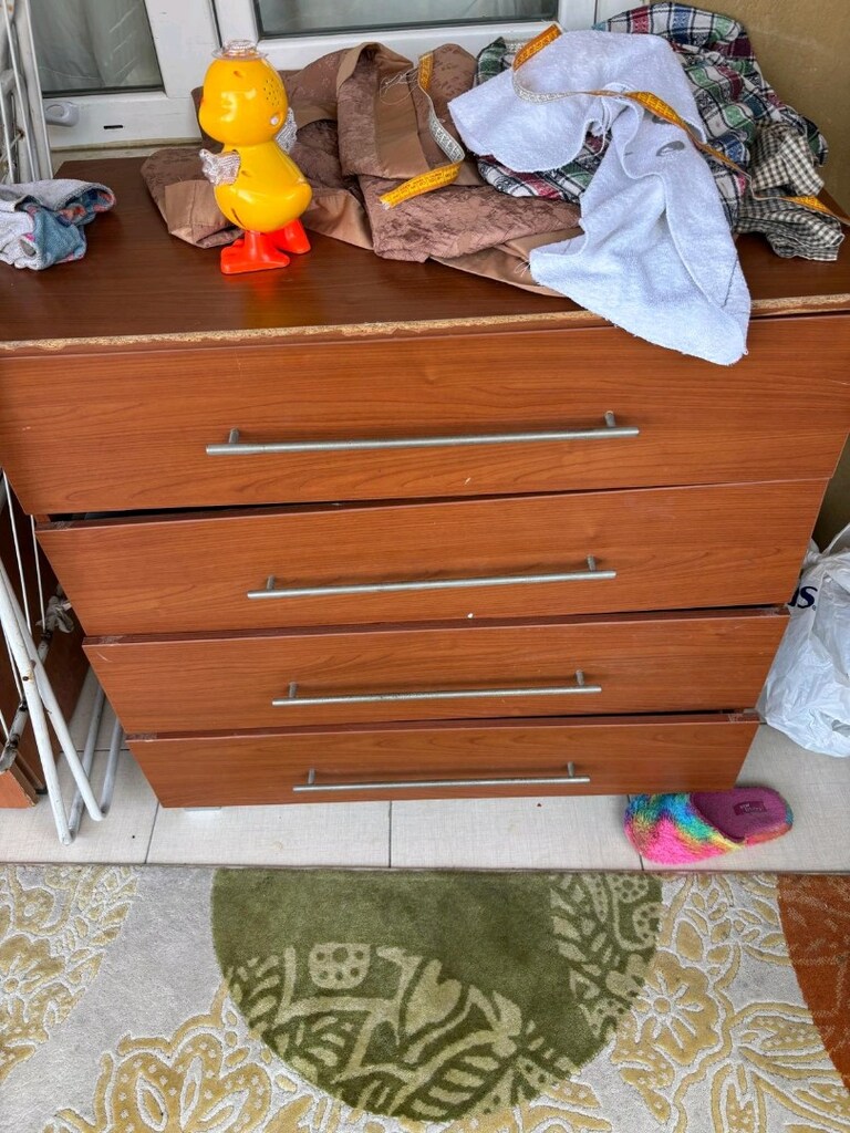 Singer dikiş makinesi çalışan ve dolap içersinde aranılan güzel ürün - 2