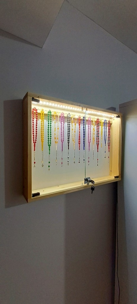 Led'li ahşap tesbih koleksiyon vitrini - 4