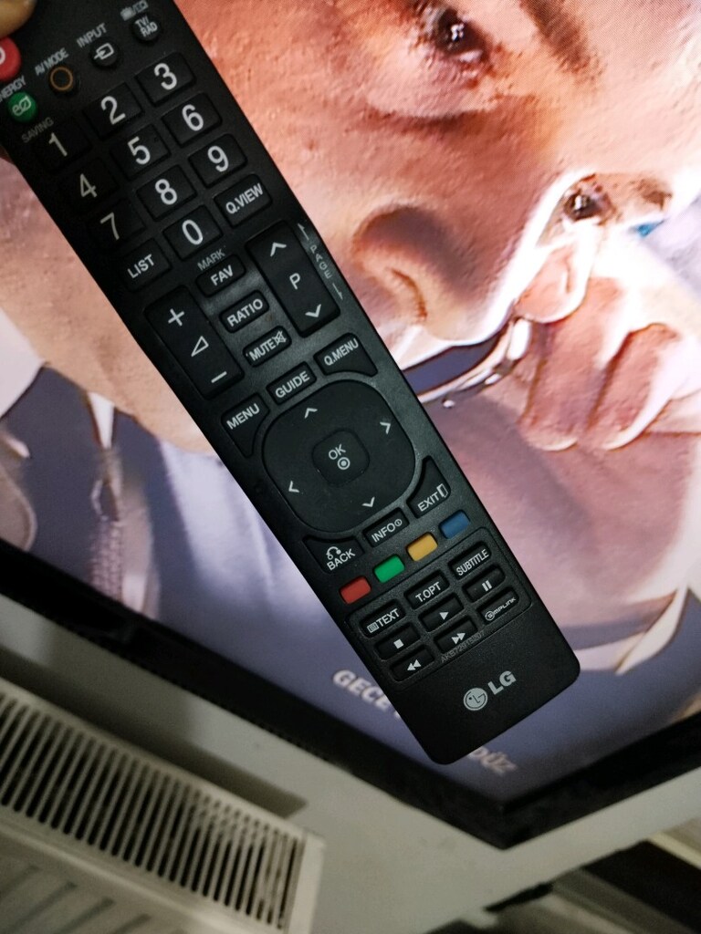 TEMİZ 42 İNÇ 106 EKRAN LG TELEVİZYON DUVAR ASKI APARATİYLA VERİLİR - 3