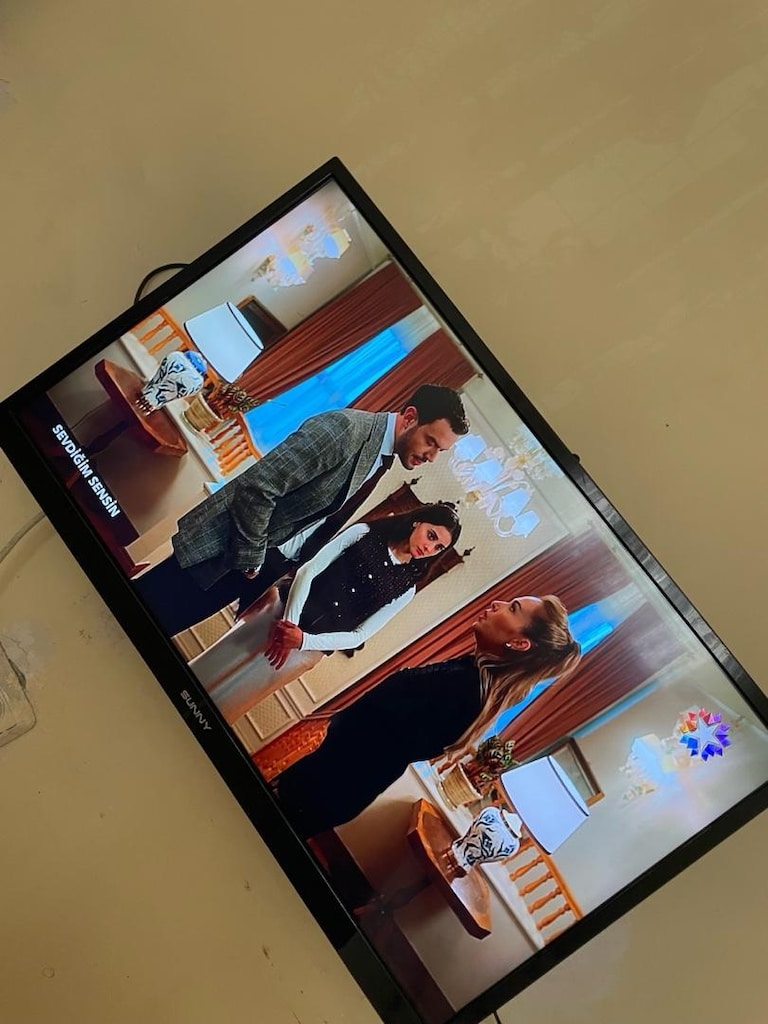 82 ekran Android TV internet YouTube wifi mevcut sorunsuz - 2