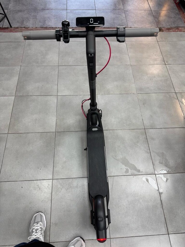 NAVEE V25i Pro 600 W 25 km Menzil Elektrikli Scooter Siyah - 10