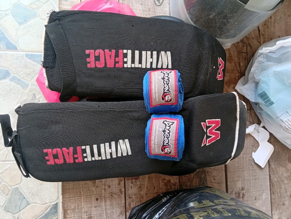 dragon boks eldiveni dir aldım sporu bıraktığım için daha kulanmadım