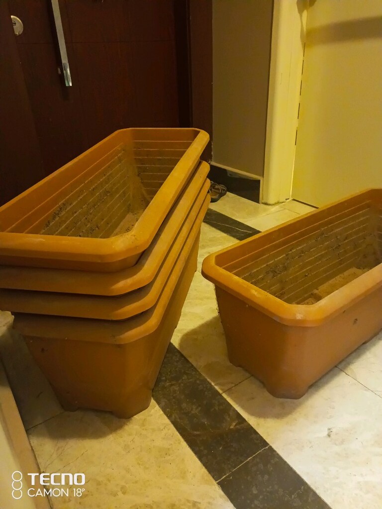 Temiz Durumda Büyük Boy Dikdörtgen Plastik Saksı 60 lt (60 litre) - 3