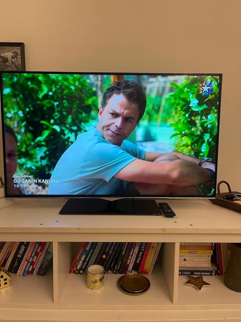 Vestel 3D Smart 43FA8500 43" LED TV - 2
