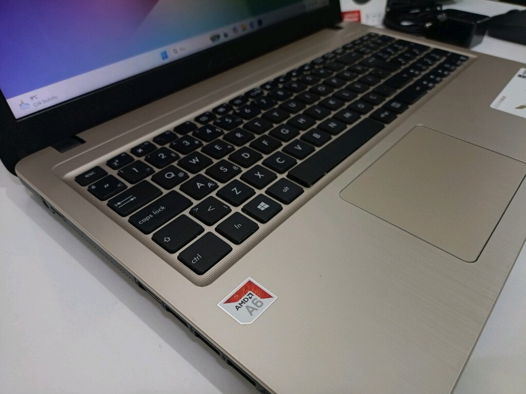 ASUS UYGUN FİYATLI SSDLİ TEMİZ LAPTOP - 5