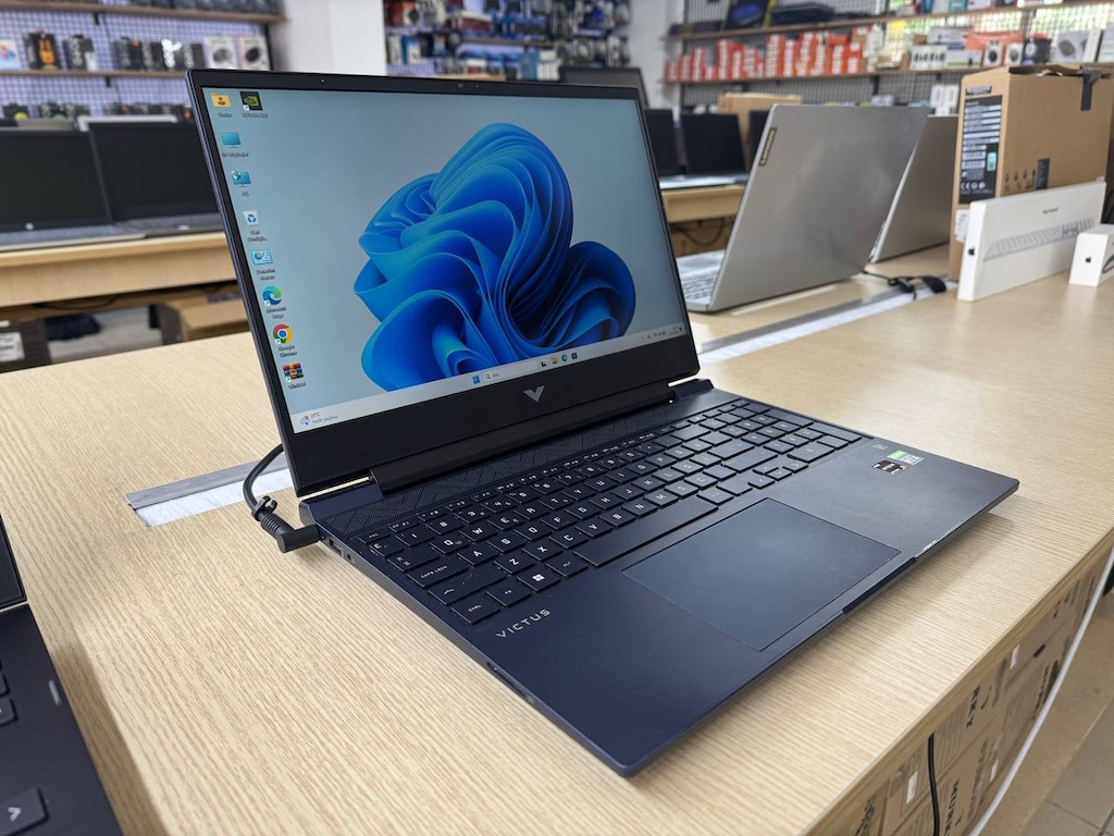 HP VİCTUS *RYZEN 5 5600H İŞLEMCİ *16GB RAM *512GB SSD *3050 4GB E.K - 3