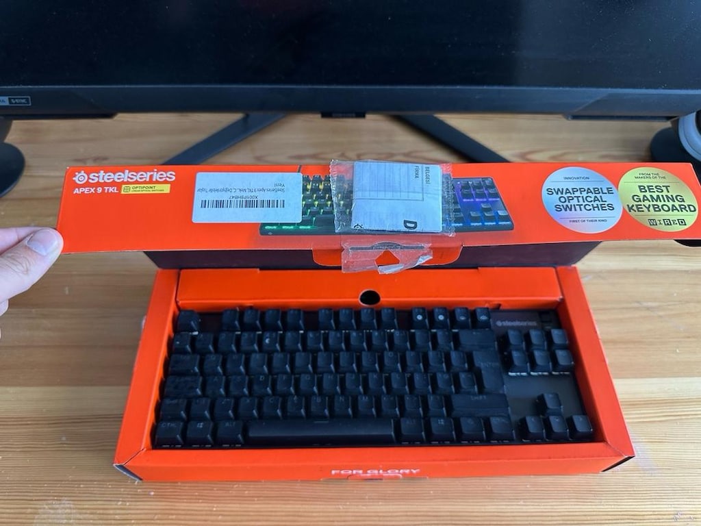 SteelSeries Apex 9 TKL RGB Optik Mekanik Gaming Klavye - 2