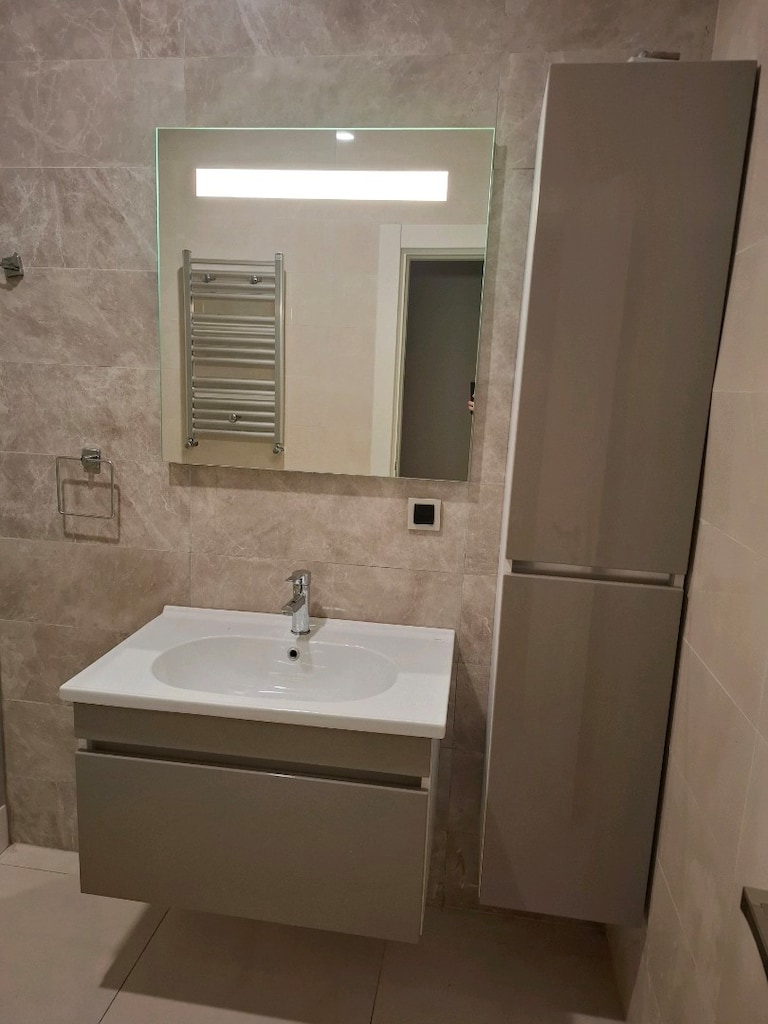 İki banyo dolap takımı ve mutfak dolabı set - 19