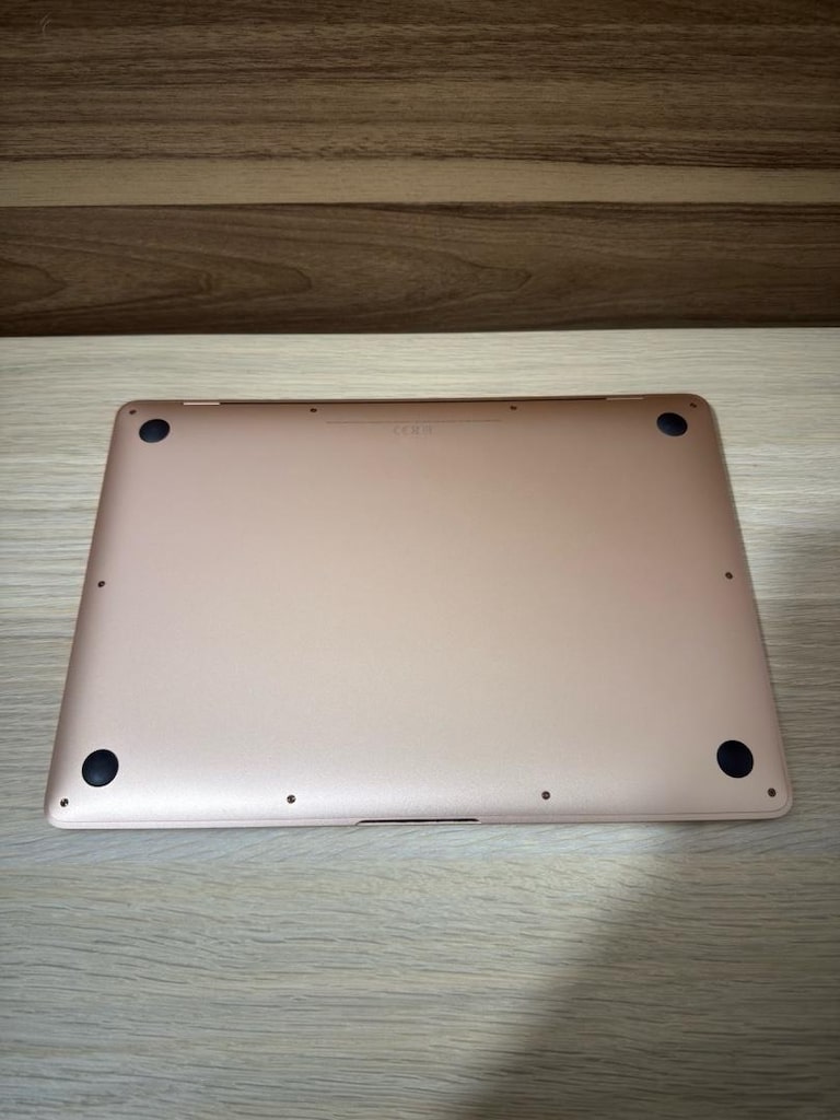 MacBook Air / M1 / 13 inç / 8 GB Ram / 256 GB Ssd - 7