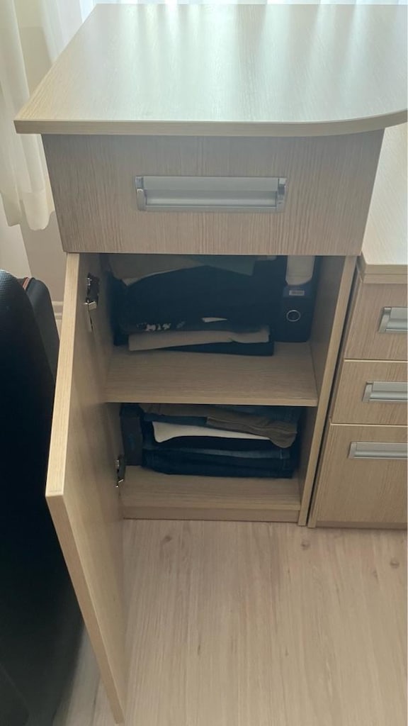 Ahşap dolaplı çalışma masası - 4