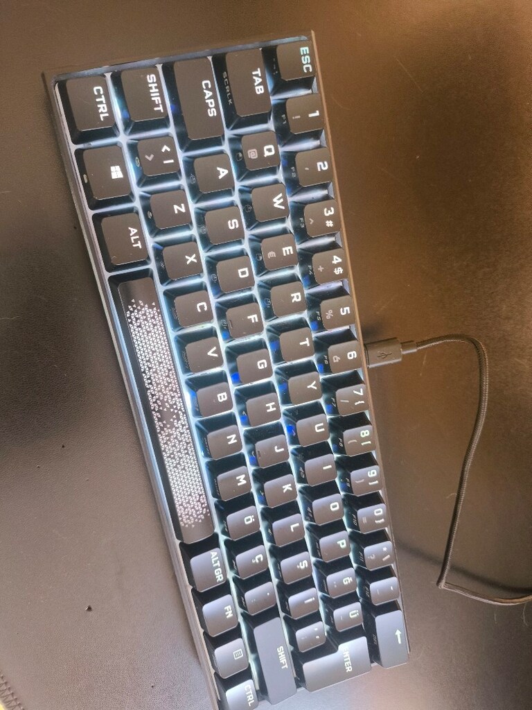 Corsair K65 RGB Mini klavye - 2