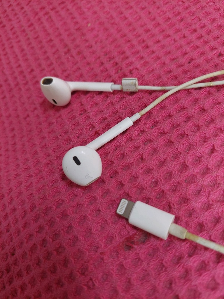 Kablolu kulaklık. 2 adet İphone girişli. 1 adet type c girişli. - 11