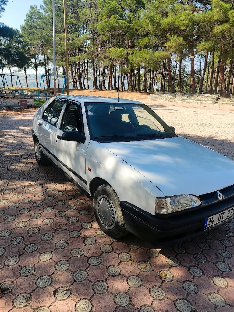 Acil son fiyat 230.000 Renault europa 19 1.4 RN 97 model temiz kacırma - 19
