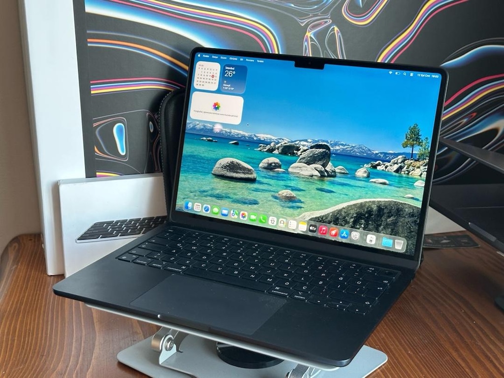 Macbook air M3 çipli 13” 512 gb ssd 8 gb ram gece yarısı pili çok iyi - 10