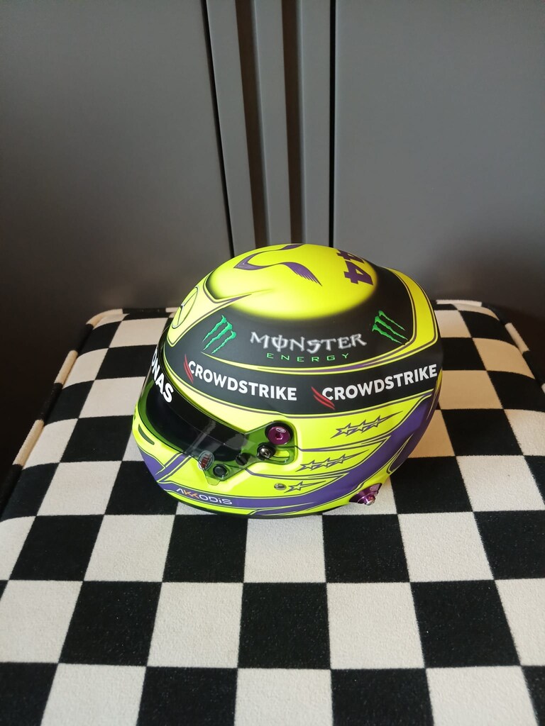 Hamilton 2022 Sezon Kaskı Mercedes Formula 1 F1 1:2 Model Kask - 2