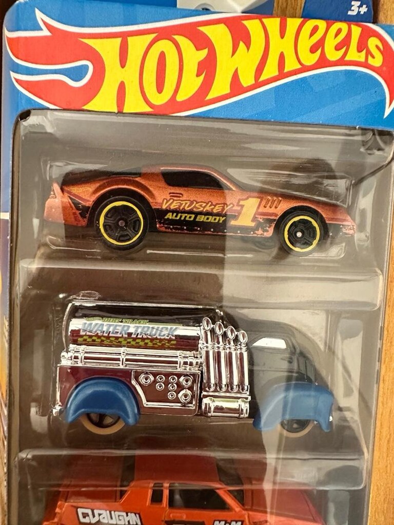 Hot Wheels - 4