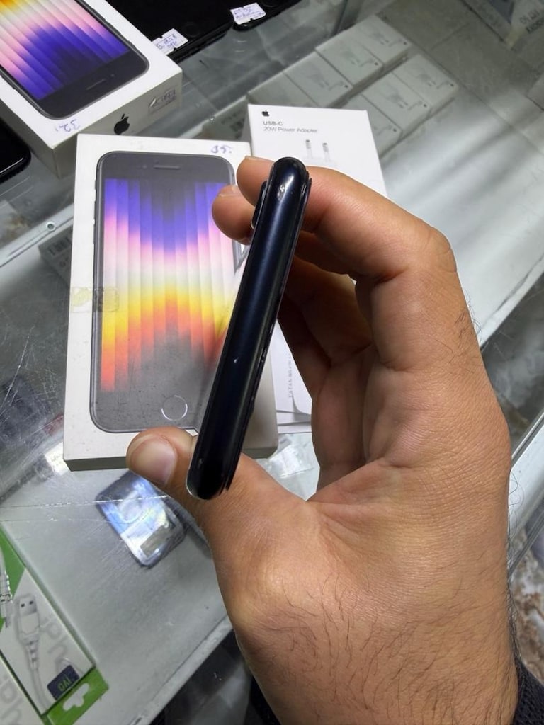MÜHENDİSCELL’DEN İPHONE SE 3.NESİL İOS 18 PİL%85 KUTU FATURALI - 6