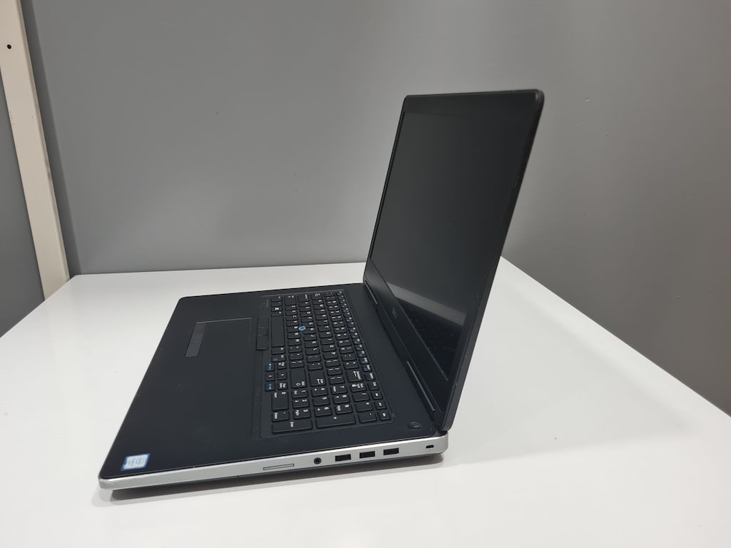 DELL İ7 6820HQ + 17.3 İNÇ FULL HD+ 32 GB RAM+QUADRO 4 GB 256 BİT - 2