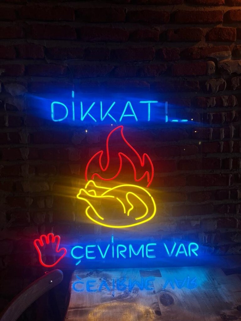 Piliç satanlar için neon tabela - 2