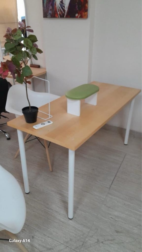 Modern Ahşap Masa ve Kolçaklı Sandalye – Temiz şık - 2