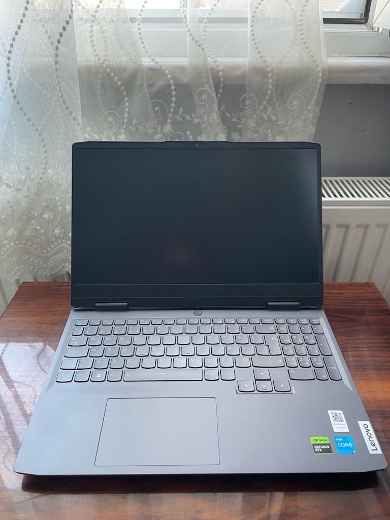 Lenovo LOQ 15IRH8 | i5-12450H | RTX 4050 | 8 GB RAM | 512 GB SSD - 4