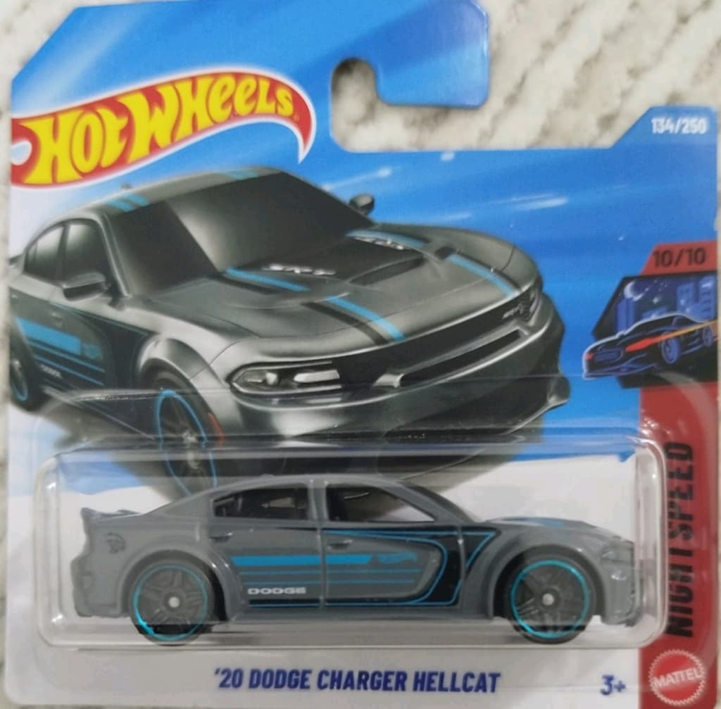 20 DODGE CHARGER HELLCAT hot wheels - 2