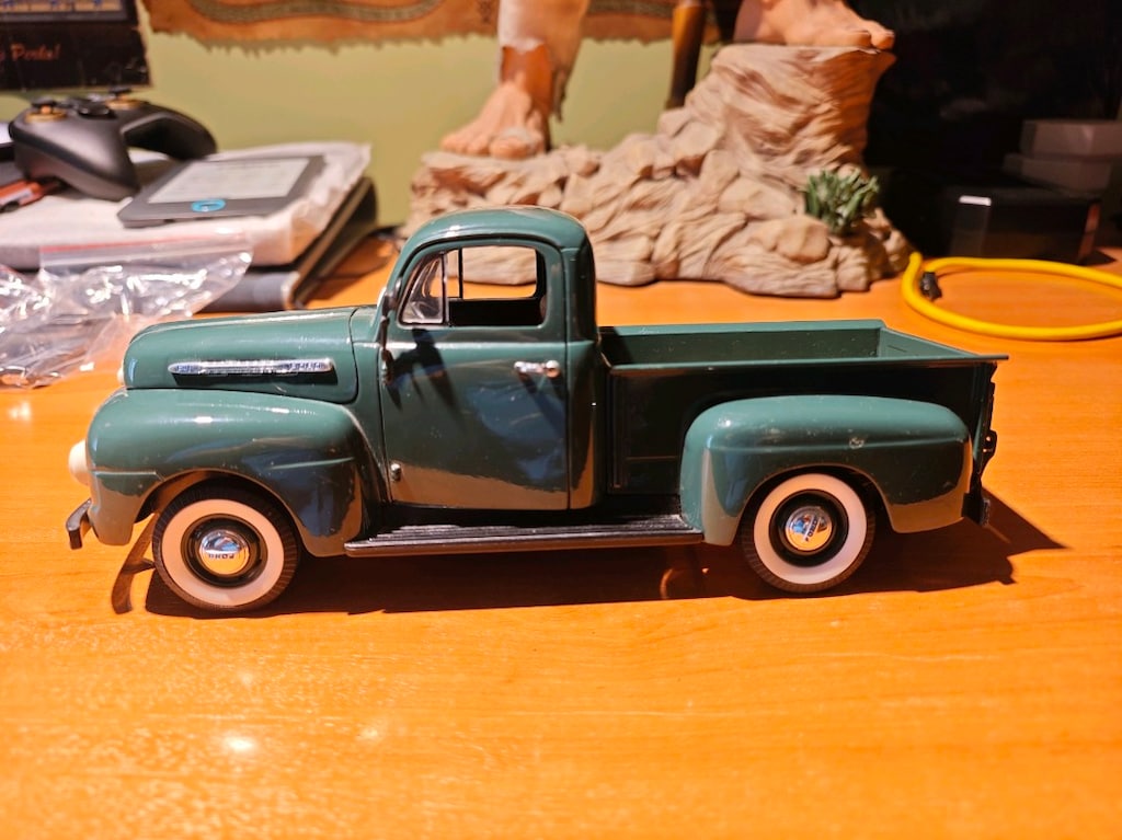 Welly 1951 Ford Diecast Pick Up Vehicle - 11