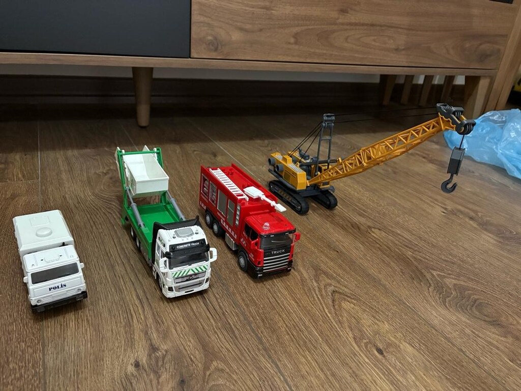 oyuncak vinç, itfaiye, polis ve geri dönüşim aracı - 2