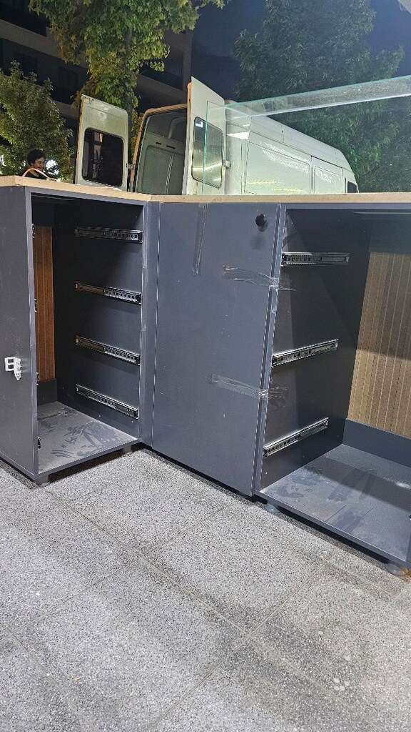 Led tabelalı çekmeceli dolaplı banko - 3